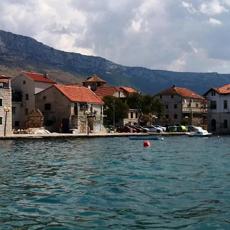 Old Fisherman House Kaštela